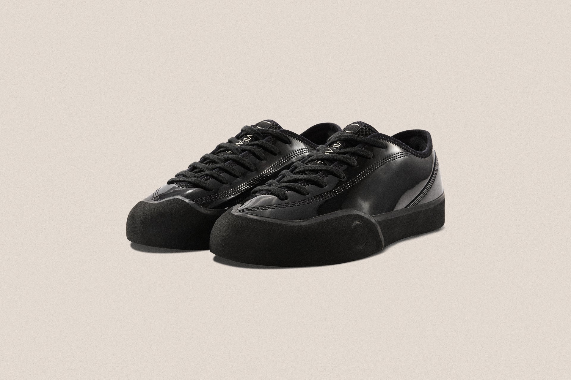 1.30PMGLOSSYBLACK3_4FRONT.jpg?